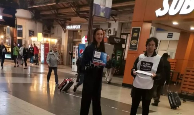 Clotilde Armand strânge semnături pentru candidatura Elenei Lasconi, în Gara de Nord