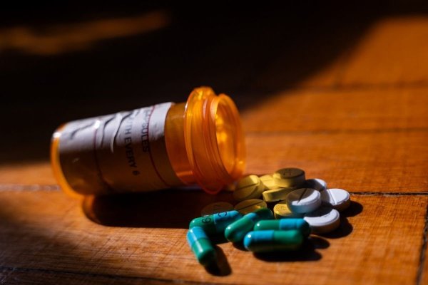 Deși au boli grave, pacienții trebuie să dea statul în judecată pentru medicamente