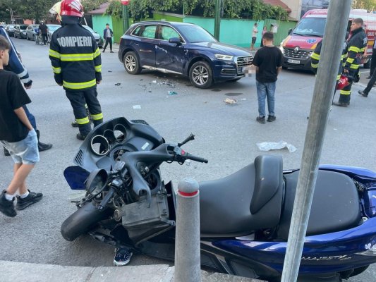 Accident rutier între o motocicletă și un autoturism