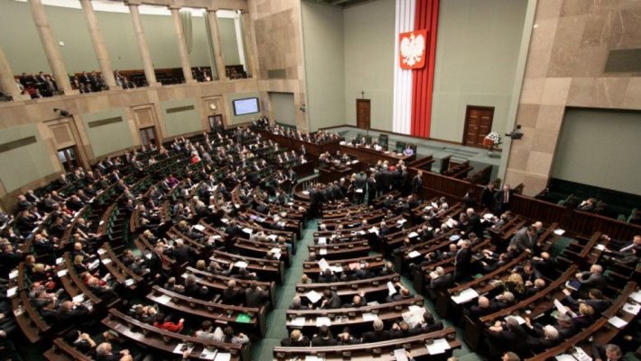 Parlamentul polonez a votat refoma Curţii Constituţionale