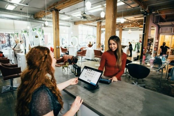 Tehnici de fidelizare online: cum să construiești loialitatea clienților în era digitală
