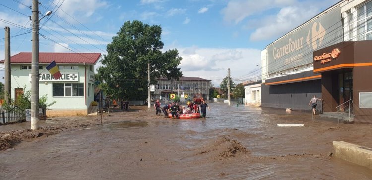 Recomandările autorităților pentru a evita situațiile de risc cauzate de fenomenele meteorologice