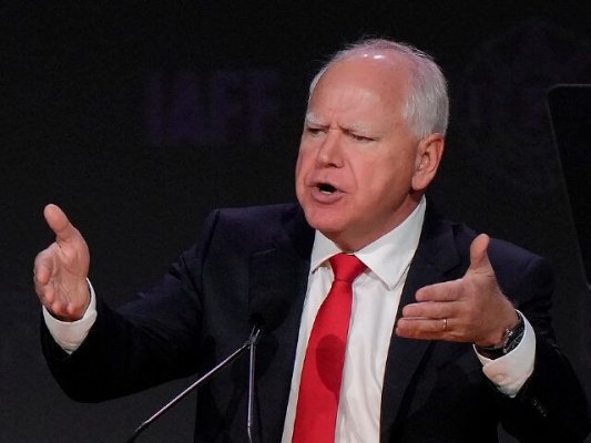 Convoiul lui Tim Walz, implicat într-un accident rutier
