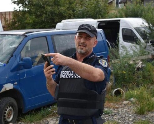 Un negociator a salvat un copil de 4 ani de propriul tată, care voia să-l omoare