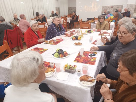 Seniorii de la căminul din Constanța au sărbătorit ziua internațională a persoanelor vârstnice
