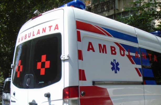 O femeie a fost abandonată într-o pădure de șoferița unei ambulanțe. Vezi de ce