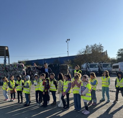 Elevii de la Școala Gimnazială nr. 28 Dan Barbilian Constanța, în vizită la stația de stația de sortare și reciclare Polaris