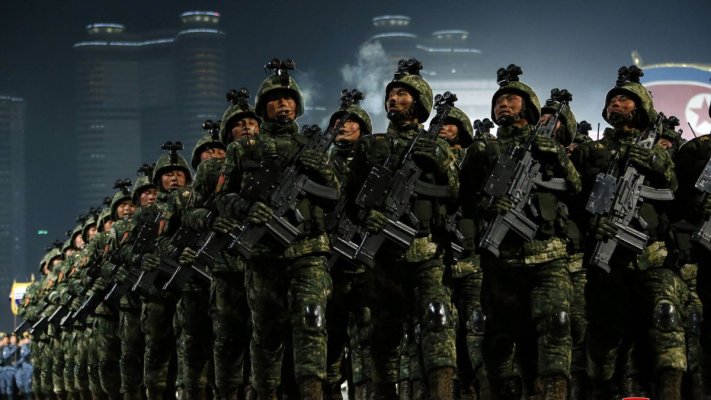 Soldaţii nord-coreeni se chinuie se înveţe cuvinte în rusă