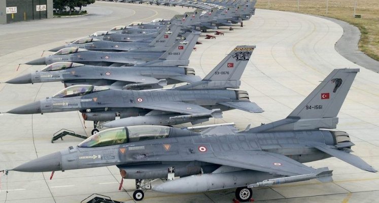 Turcia a răspuns cu lovituri aeriene în Siria și Irak