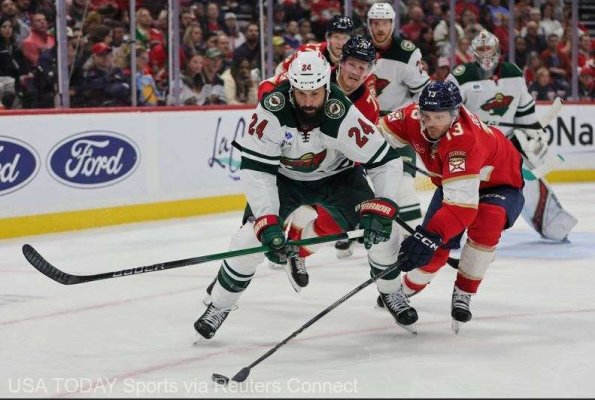 Hochei: NHL - Campioana Florida Panthers, umilită pe propriul patinoar