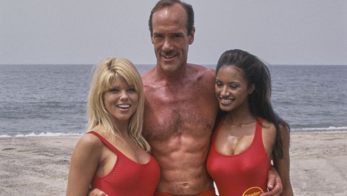 Starul din Baywatch, Michael Newman, a murit la 68 de ani, în urma unor complicații la inimă