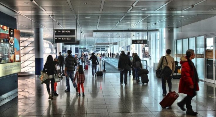 Doi pensionari români, prinși pe aeroportul din Munchen cu bijuterii în valoare de 650.000 de euro