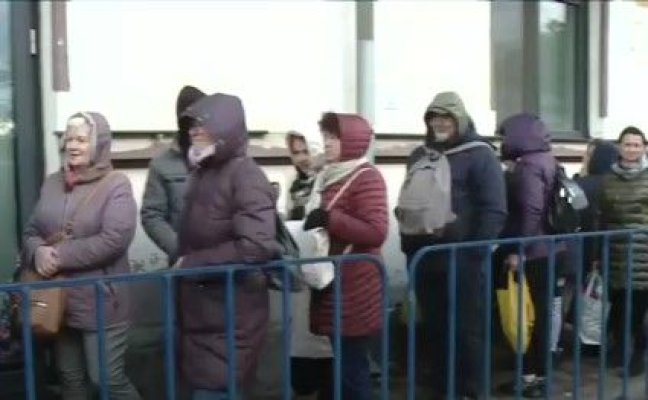 Aproape 50 de mii de oameni așteaptă la coadă, pentru a se închina la moaștele Sfintei Parascheva