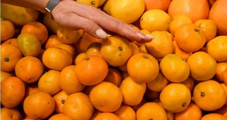 Mandarine, în loc de bani. Moscova acceptă trocul pentru a depăși dificultățile provocate de sacțiunile economice