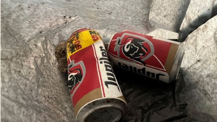 Două cutii goale de bere, expuse drept „operă de artă” la un muzeu din Olanda, au fost aruncate din greșeală la gunoi