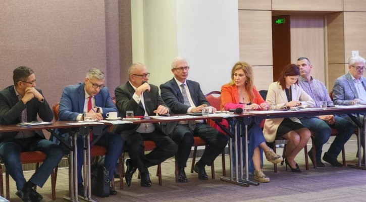 Întâlnire în premieră între ANAT, AAR și companiile aeriene pentru îmbunătățirea experienței pasagerilor