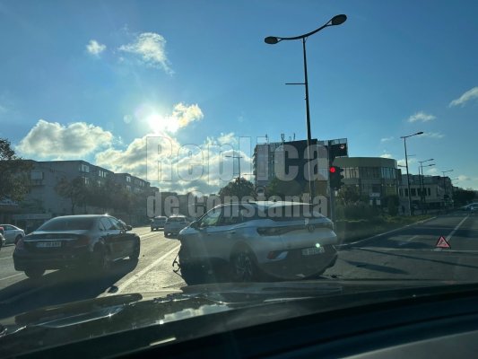 Accident rutier la Dacia: două mașini s-au ciocnit