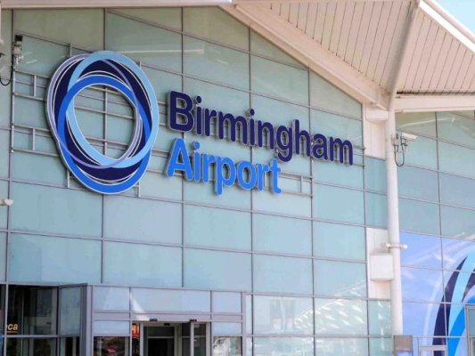 Un aeroport din Marea Britanie a fost evacuat din cauza unei maşini suspecte