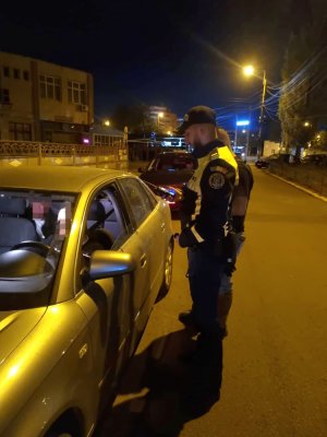 A plouat cu amenzi! Polițiștii constănțeni au verificat mai mulți participanți la trafic