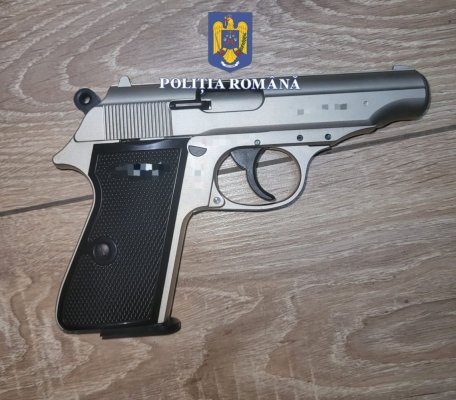 Polițiștii au verificat la domiciliu 13 deținători de arme din județul Constanța