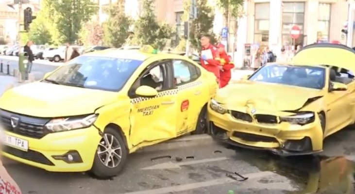  Accident grav pe Calea Victoriei! Două mașini sunt distruse complet, dar fără victime