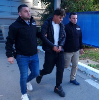 Reținut după ce a agresat o persoană și i-a furat telefonul