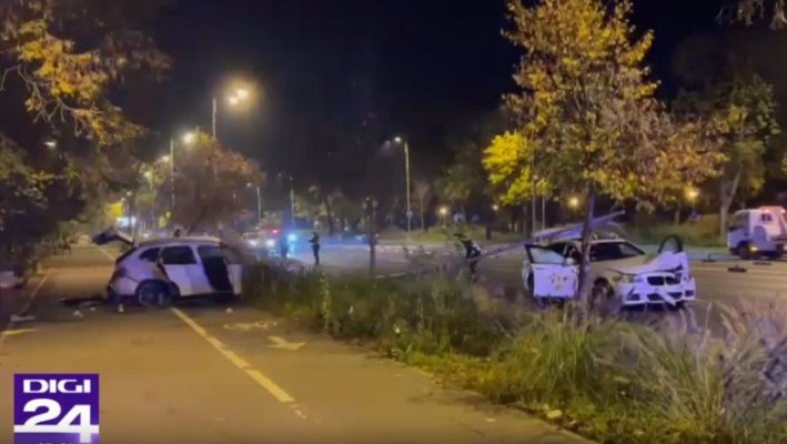 Accident grav: două mașini s-au ciocnit, iar una s-a răsturnat și a ajuns pe trotuar  