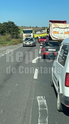 Alertă! Cisternă încărcată cu combustibil, răsturnată pe centura orașului Ovidiu