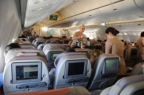 Un cuplu a fost nevoit să stea în avion lângă un cadavru