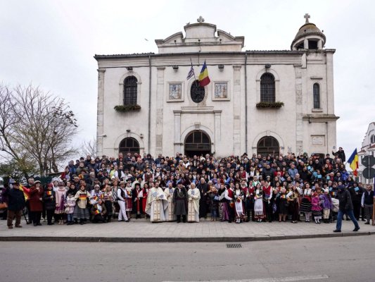 Comunitatea elenă serbează Ziua Demnității