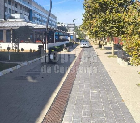 A intrat cu BMW-ul pe faleza din Mamaia, deși zona este pietonală!