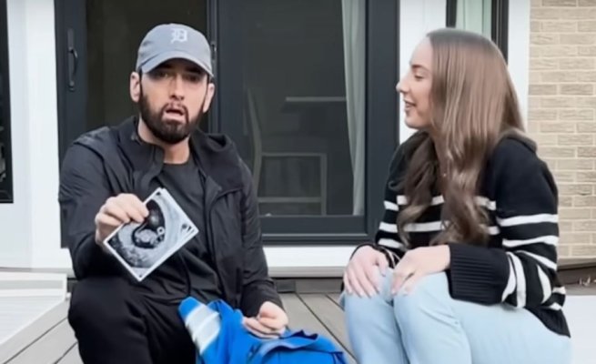 Rapperul american Eminem a anunţat că va deveni bunic, prin intermediul unui videoclip. Video