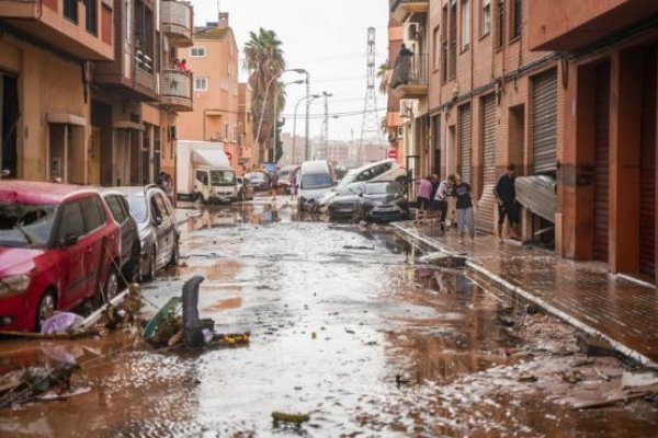 Avertisment pentru românii din Spania! Un nou cod roșu și portocaliu de ploi intense