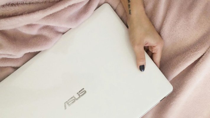 Iată de ce trebuie să îți iei și tu un cooler pentru laptop!