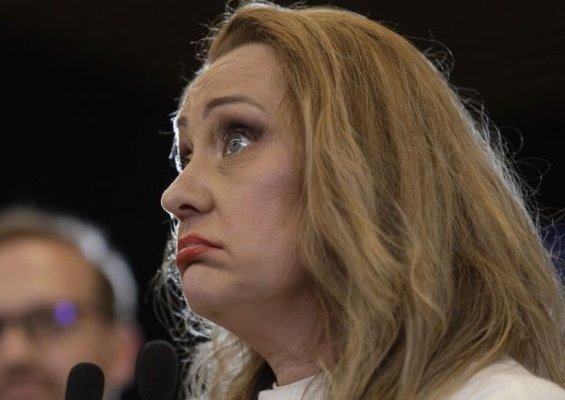 Elena Lasconi a dat buzna la Guvern: Nu m-au invitat, mă duc peste ei!