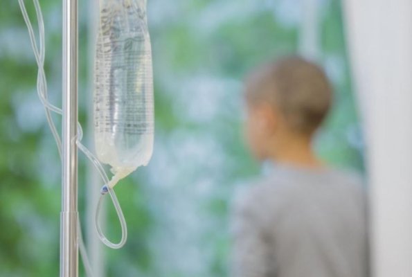 Un studiu uriaș a găsit legătura între o substanță prezentă în casele multor români și leucemia la copii