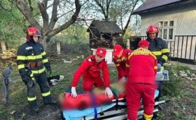 Bărbat salvat de pompieri dintr-o fântână adâncă de 12 metri