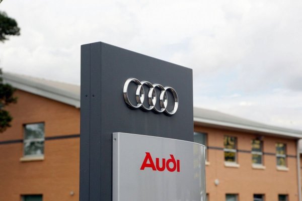 Criză în industria auto europeană. O marcă de lux dă afară angajații de la fabricile din Germania