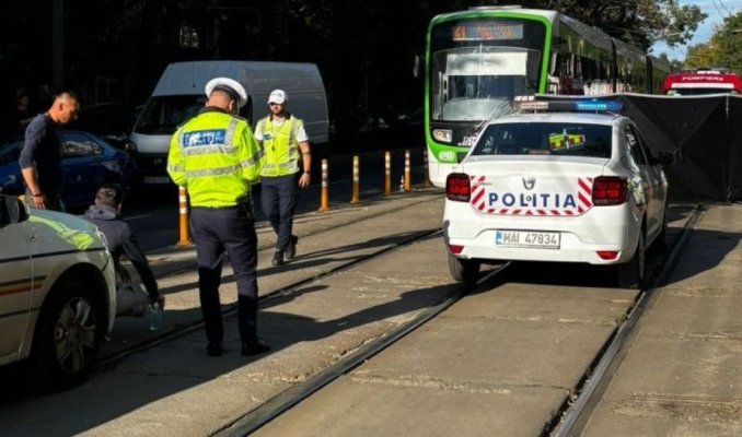 Un tânăr de 33 de ani a murit pe loc, după ce a fost lovit de tramvai, în București