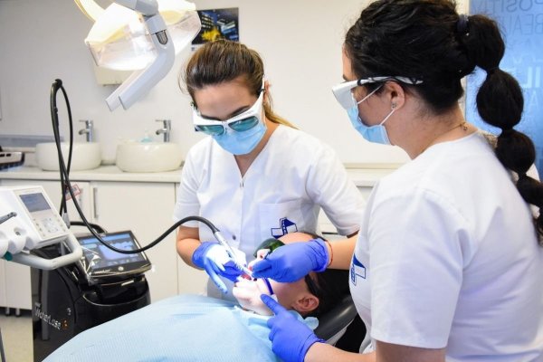 Dentiștii cer amânarea programului prin care statul va plăti tratamente stomatologice în spitalele publice