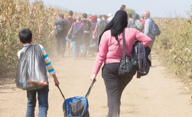 Comisia Europeană amână prezentarea raportului privind relocările de migranți în interiorul UE