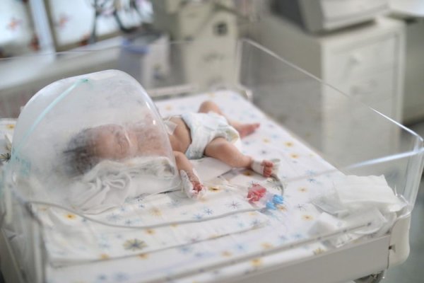 Un nou-născut a murit pe patul de spital. A luat o bacterie în timp ce era internat 