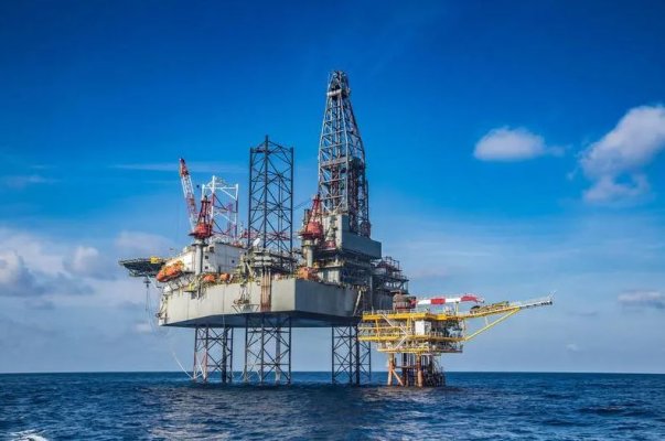 Un al treilea petrolier rusesc are probleme în Marea Neagră