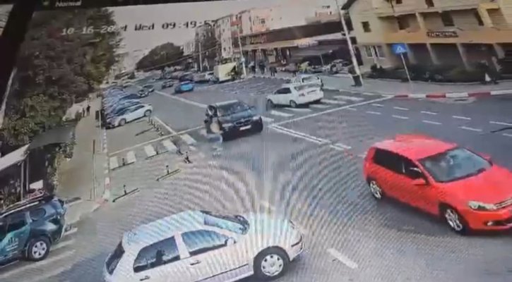 La Năvodari, escrocii au început să se arunce în fața mașinilor pentru a face rost de bani. Video