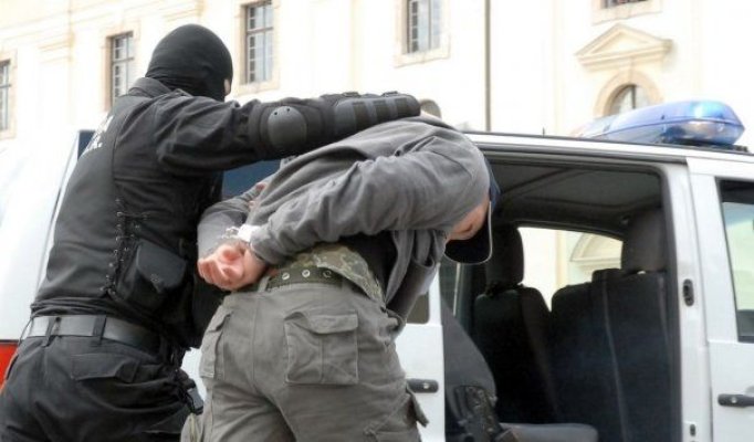 4 urmăriți internațional au fost aduși în țară pentru a executa pedepsele