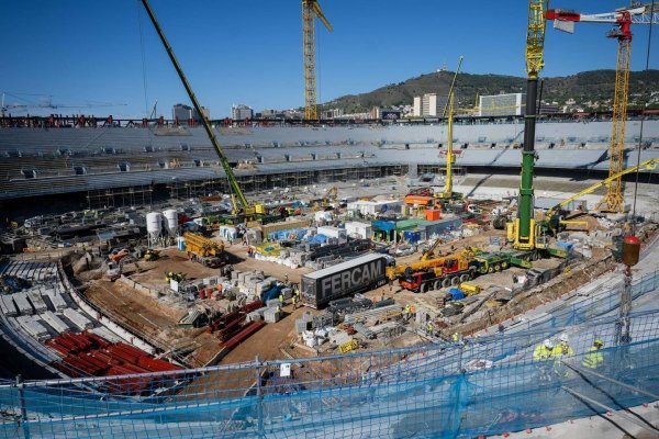Bătaie între 20 de români și albanezi care munceau pe șantierul noului stadion al FC Barcelona