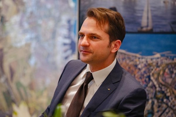 Scandal ELCEN - Burduja! Ministrul anunță concedierea angajaților care plimbă hârtii