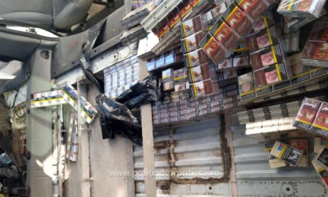 Aproximativ 67.000 de țigarete descoperite ascunse într-un microbuz, în Punctul de Trecere a Frontierei Calafat
