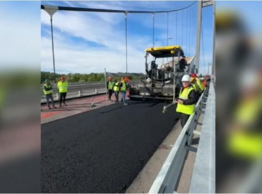 Podul de la Brăila intră din nou în reparații. Este a patra reasfaltare la un an de la inaugurare