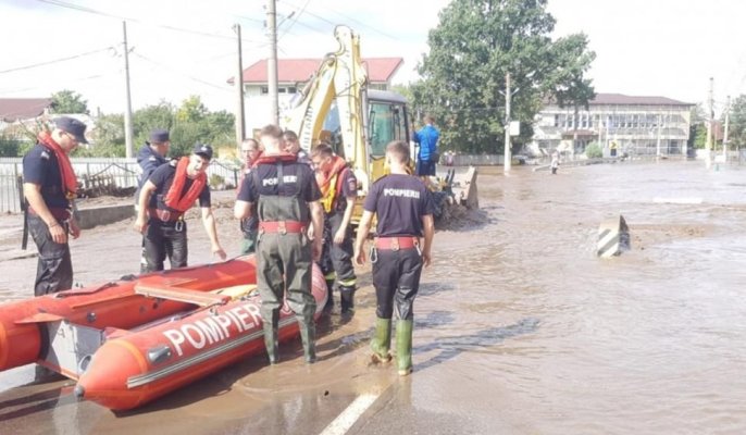  60 de persoane din Comana și 23 August, zone afectate de inundații, au primit 259.000 lei de la Guvern